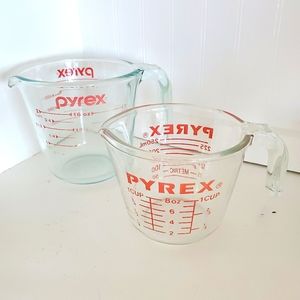 Lot of 2 Pyrex Glass 2 cup and 1 cup measuring